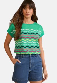 Non sélectionné, green multi wave stripe