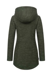 Tume rohelise, tekstureeritud kapuutsiga jakk, millel on toetav siluett ja pikad varrukad. Omab ümarat hemmi ning vertikaalseid õmblusi seljal.