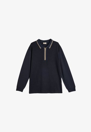 Mørkeblå langærmet polo med ribbet tekstur, kontrastfarvet stribet krave og lynlås, der har en afslappet pasform og casual design.