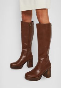 mtng NEW  - Bottes à plateau - moka