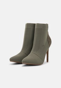 DeeZee Stivaletti con tacco - green