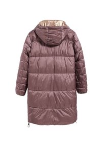 Cappotto imbottito in un mauve tenue con cappuccio, caratterizzato da un rivestimento dorato lucido. Pannelli testurizzati con cuciture orizzontali e orlo con zipper.