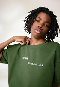 Next RELAXED FIT HEAVYWEIGHT SHORT SLEEVE 3 PACK - Apdrukāts T-krekls - green stone mauve