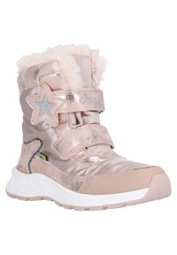 Botte en tissu métallique rose avec un bord en fausse fourrure, accent en forme d'étoile et deux sangles auto-agrippantes. Semelle blanche épaisse et texture supérieure.