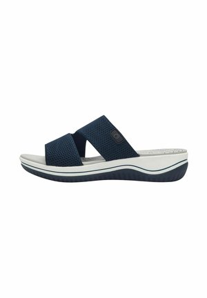 Navy-Mesh-Slidesandalen mit zwei Kreuzriemen, einem gepolsterten weißen Fußbett und einer strukturierten schwarzen Gummisohle mit weißen Akzenten.