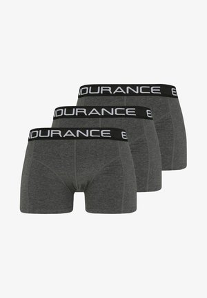 Tre par mørkegrå boxershorts med en elastisk sort talje med "ENDURANCE" trykt i hvidt. Blød stofstruktur.