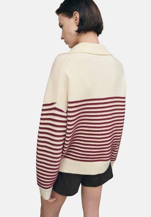 Jersey de rayas en crema y burdeos con cuello, de corte relajado, con puños y bajo acanalados, confeccionado en un material suave y texturizado.