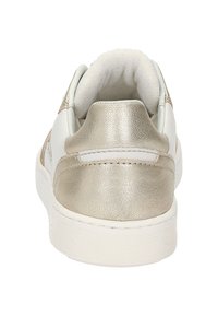 Weißer Sneaker mit metallic goldenen Akzenten, aus glattem Leder, gepolsterter Schuhkragen und strukturiertem Sohlen. Sauberes Design mit minimalen Nähten.