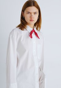 Gina Tricot CHUNKY - Button-down blouse - white