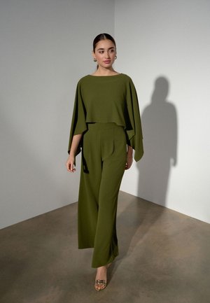 Next REGULAR FIT - OCCASION CAPE - Tuta jumpsuit - green