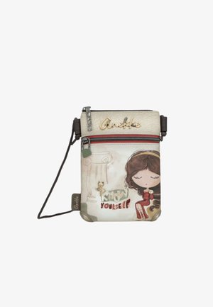 Piccola borsa a tracolla con cerniera, parte superiore beige, illustrazione di una ragazza dei cartoni animati e testo "Conosci te stesso" sulla parte anteriore.