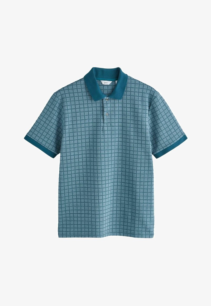 Polo bleu manches courtes avec col et poignets bleu foncé, présentant un petit motif à carreaux et deux boutons au niveau du col.