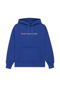 Felpa blu con tasca frontale e stringhe, con testo bianco "VENTO ACQUA FUOCO TERRA" e un piccolo logo quadrato rosso sopra.