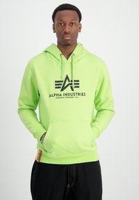 Alpha Industries BASIC - Jersey con capucha - hornet green