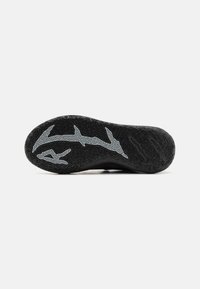 Puma MB.03 LO TEAM - Zapatillas de baloncesto - black/strong gray