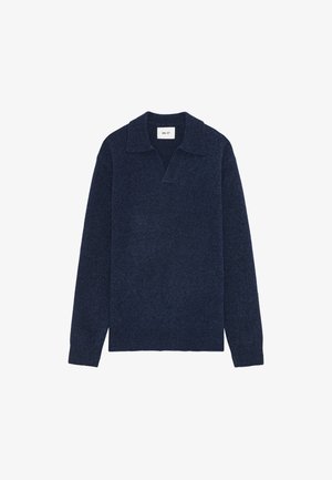 Pull en tricot bleu marine avec un col et des manches longues, présenté à plat sur un fond blanc.