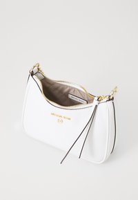 MICHAEL Michael Kors JET SET CHARM CHAIN POUCHETTE - Håndveske - optic white