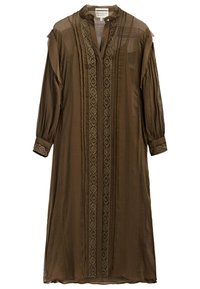 Brun, genomskinlig klänning med långa ärmar, V-ringning, tygknäppning och broderade detaljer längs mitten. Lätta och flödande design.