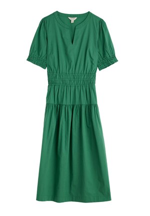 Vestido de algodón verde con mangas cortas y recogidas, escote en V y cintura elástica. Falda fluida con un diseño de volantes.