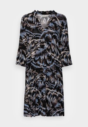 Vestido preto com decote em V, mangas três quartos, apresentando um padrão floral em tons de azul e bege, feito de material leve.