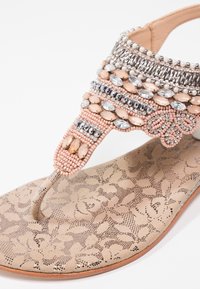 Lazamani Sandales tongs - nude