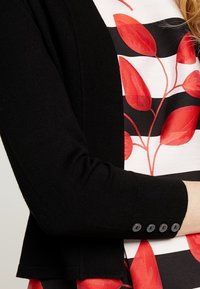 Wallis Kofta - black
