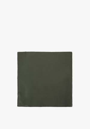 Rechthoekige onderlegger, donkergroen, gemaakt van gladde stof met een lichtglanzende textuur, met een klein metalen label in een van de hoeken.