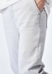 Project X Paris JOG BASIC - Vaqueros boyfriend - gris clair