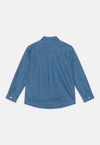 Tommy Hilfiger SHIRT UNISEX - Hemdbluse - denim medium wash
