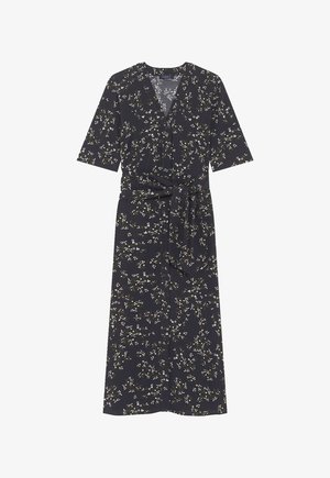 Abito midi nero con motivo floreale bianco, maniche corte, scollatura a V, chiusura frontale con bottoni e cintura annodata in vita.