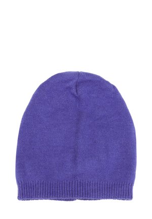 Cappello di lana a maglia viola con una vestibilità aderente, caratterizzato da una fascia a coste e una texture liscia. Design semplice, senza motivi visibili o accessori.