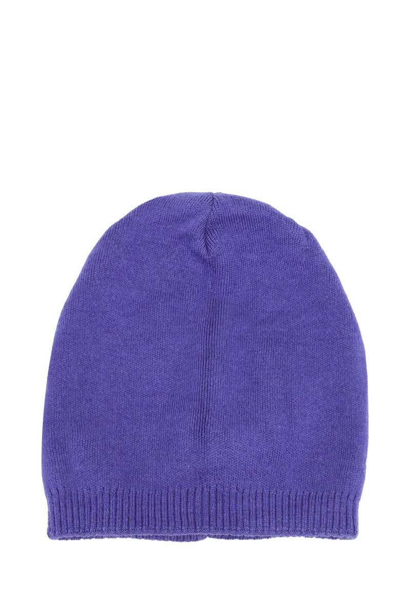 Cappello di lana a maglia viola con una vestibilità aderente, caratterizzato da una fascia a coste e una texture liscia. Design semplice, senza motivi visibili o accessori.