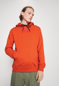 HUGO DARATSCHI - Sweatshirt com capuz - dark orange