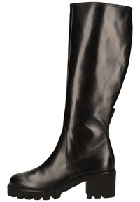 Bota negra alta de cuero con tacón ancho y suela texturizada, costuras visibles y acabado pulido suave.