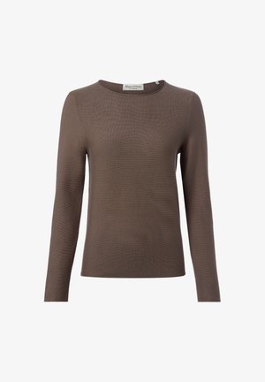 Brauner Pullover aus Strick mit langen Ärmeln, Rundhalsausschnitt und schlanker Passform, am Kragen mit Marc O’Polo-Label.