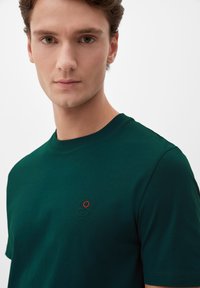 s.Oliver MIT LOGO STICKEREI - T-shirt basic