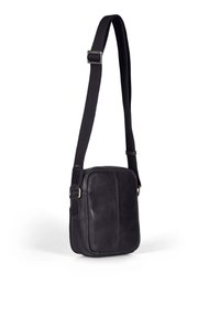 Borsa a tracolla in pelle nera con forma rettangolare, tracolla in tessuto regolabile, pannello frontale piatto e superficie liscia.