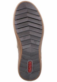 Semelle en caoutchouc avec un motif texturé en zigzag de couleur gris foncé. Présente un côté brun avec un accent ovale de marque en rouge. Taille 37 indiquée sur le côté.