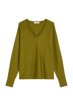 Haut à manches longues vert olive avec un col en V, en matériau doux, présentant une coupe décontractée et des poignets côtelés. Design minimaliste, sans motifs.