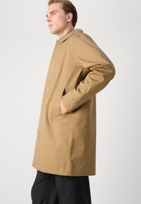 Barbour LORDEN WATERPROOF  - Casaco curto - sand/blue granite