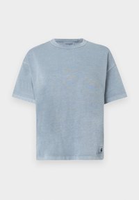 Jasnoniebieska bawełniana koszulka z krótkim rękawem, okrągłym dekoltem i przeszytym dołem. Posiada małą metkę z logo na dolnej lewej stronie.