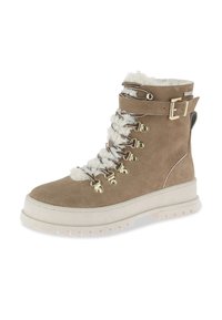 Stivale alla caviglia in suede tan con foderatura in finta pelliccia bianca. Presenta occhielli in tonalità oro, dettaglio con fibbia e una spessa suola in gomma bianca.
