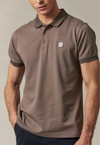 Non sélectionné, dark taupe