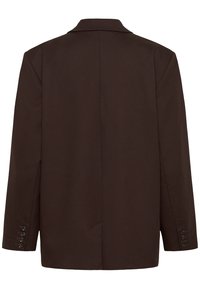 Blazer marron foncé sur mesure, vu de dos, avec manches longues et quatre boutons à chaque poignet.