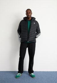 adidas Originals PAD HOODED  - Ziemas jaka - black/white