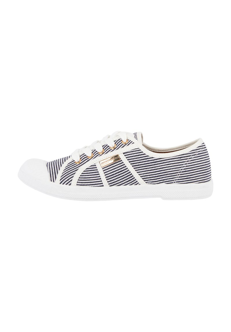 Sneaker in tela a righe blu navy e bianche con suola e lacci bianchi, featuring dettagli metallici dorati ai lati.