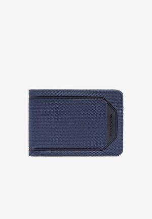 Cartera compacta de tela azul marino con una superficie texturizada y detalles en negro, vista cerrada que muestra el panel frontal.