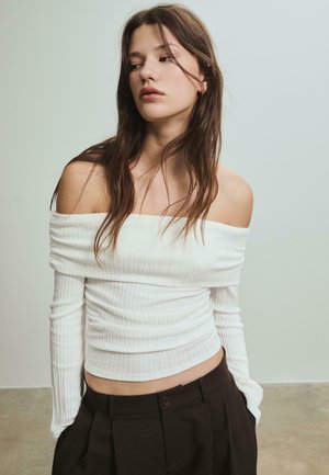OFF-THE-SHOULDER GATHERED - Top s dlhým rukávom - white