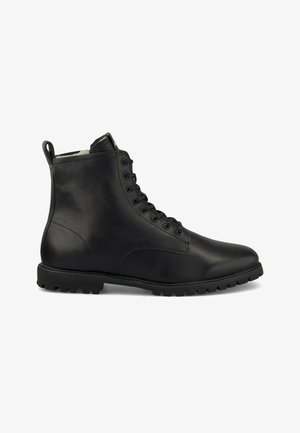 Mustat nahka ankle bootit, joissa on pyöreä kärki, nauhakiinnitys edessä ja teksturoitu kumipohja. Takana on vetoketju, joka helpottaa pukemista.