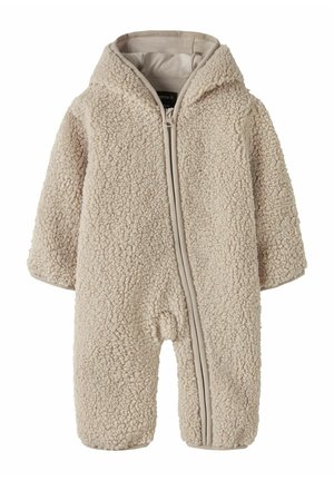 Combinaison bébé beige en polaire douce avec manches longues, capuche et fermeture éclair devant pour chaleur et confort.